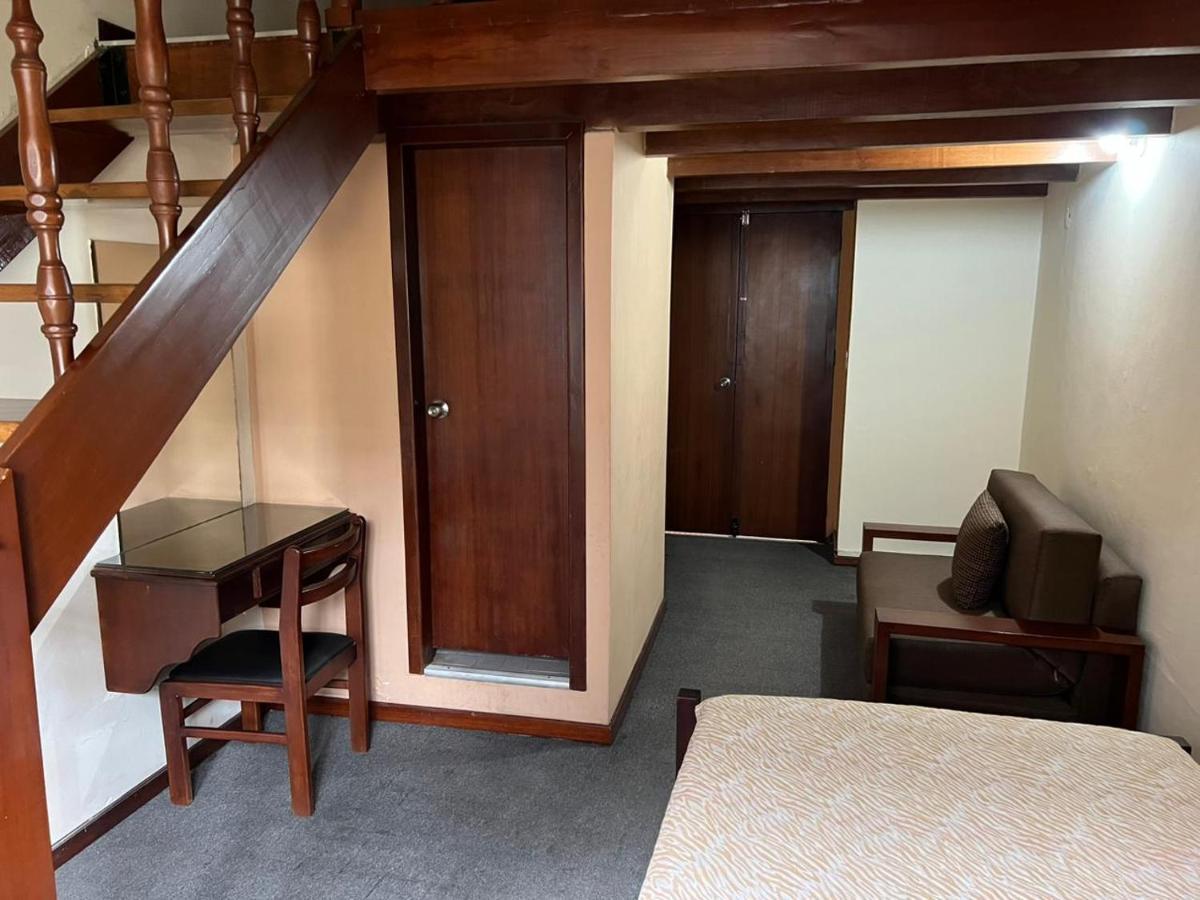Hostal Victoria Quito Zewnętrze zdjęcie