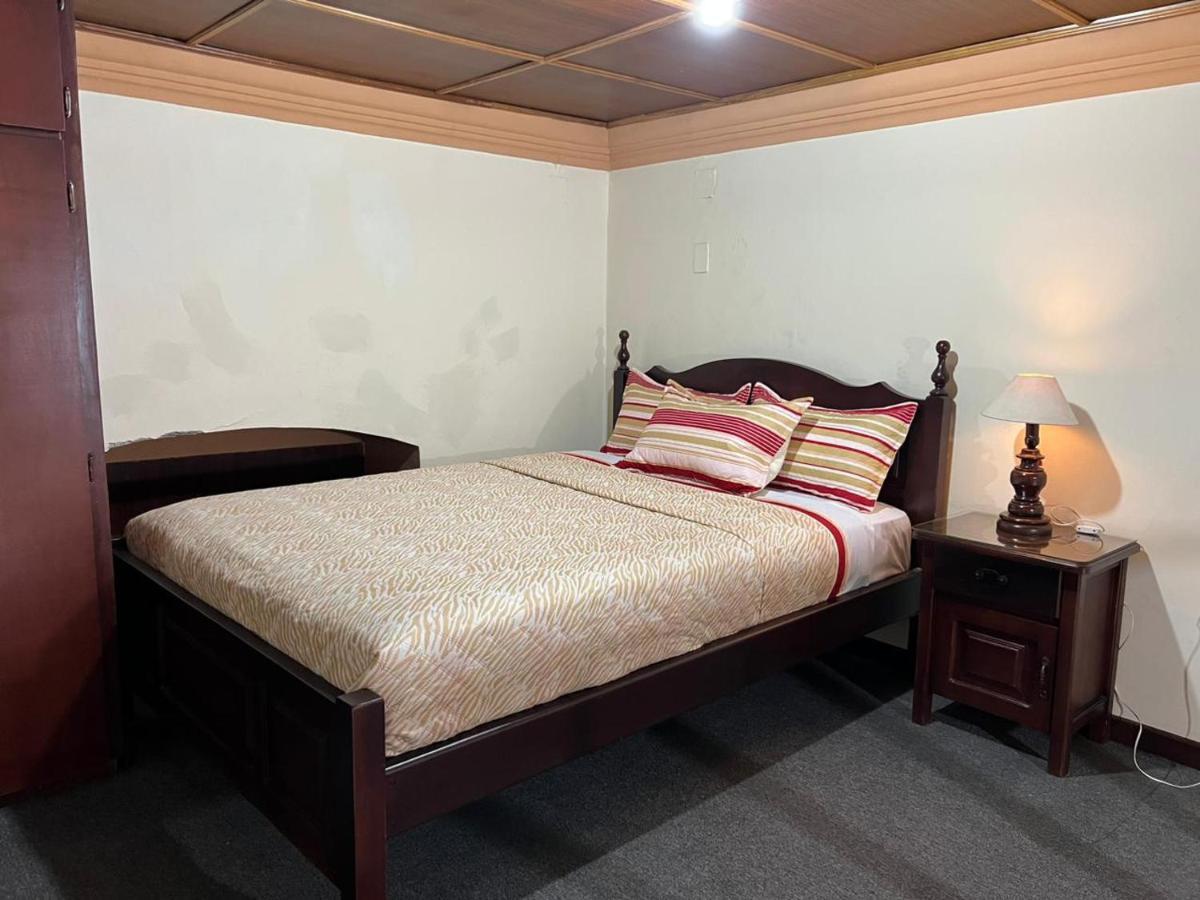 Hostal Victoria Quito Zewnętrze zdjęcie