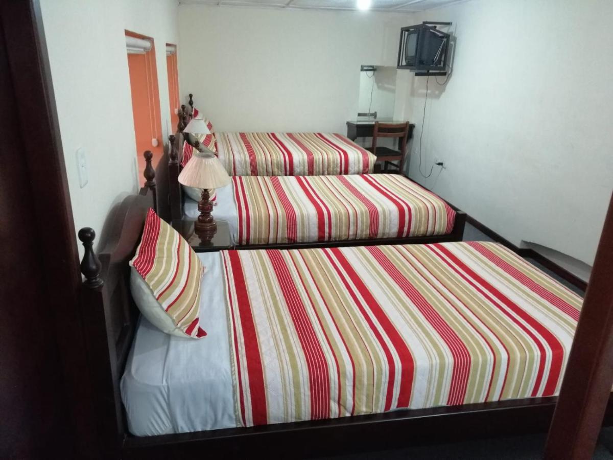 Hostal Victoria Quito Zewnętrze zdjęcie