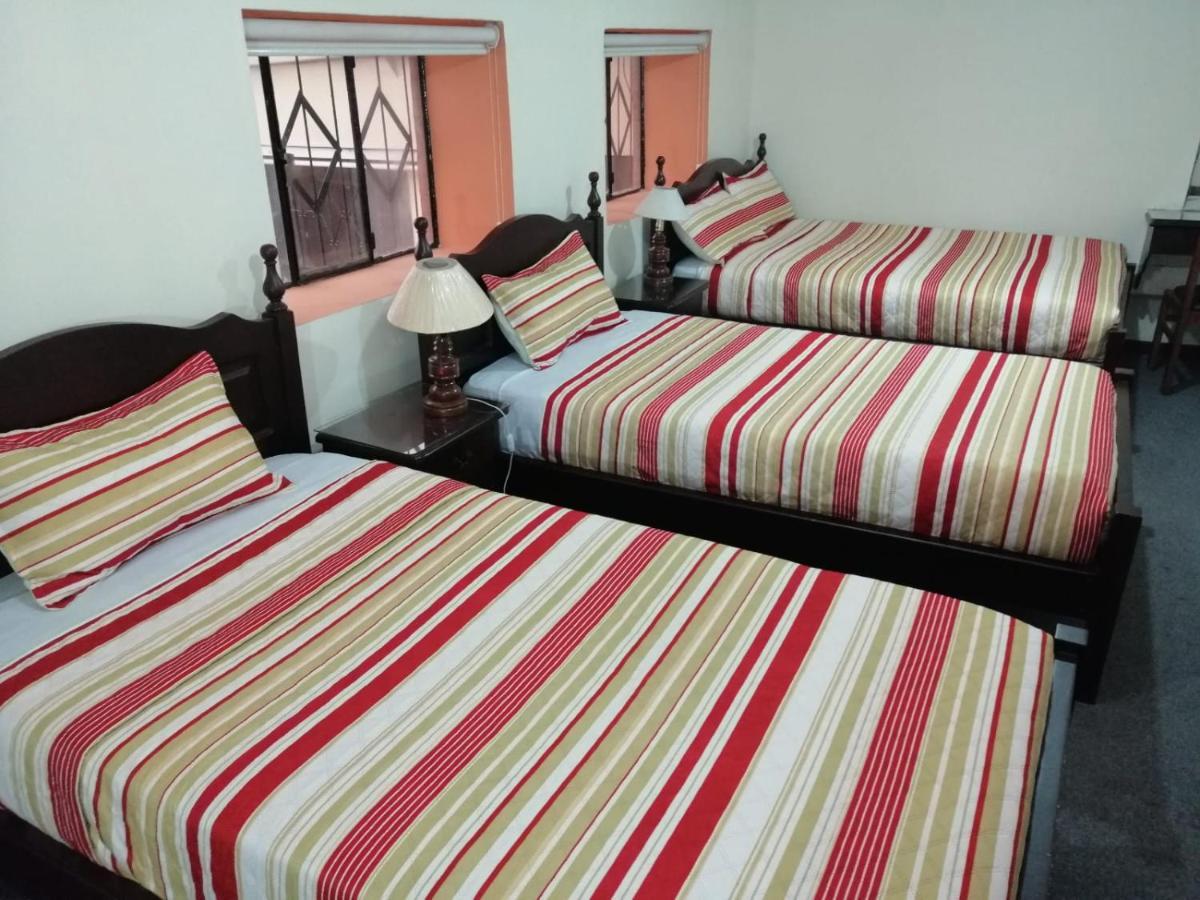 Hostal Victoria Quito Zewnętrze zdjęcie