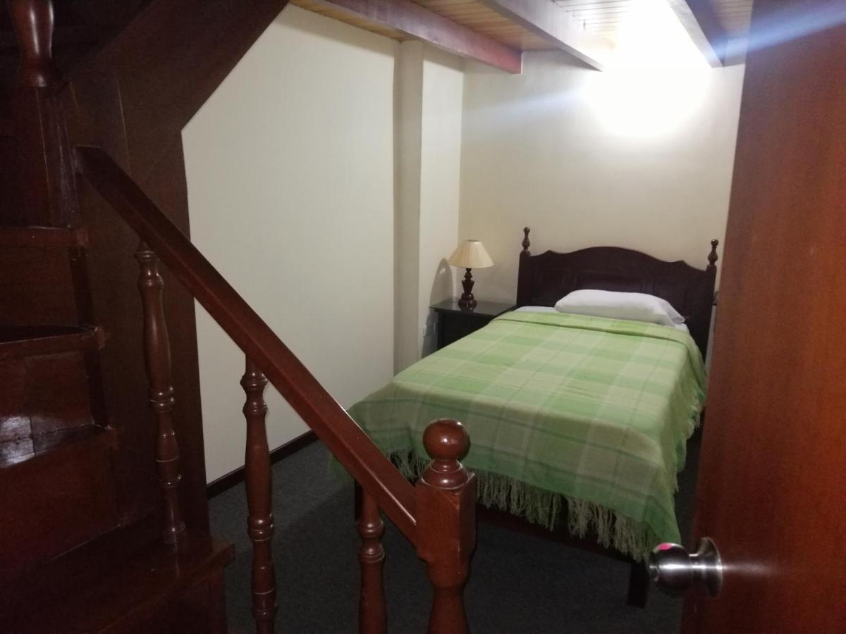 Hostal Victoria Quito Zewnętrze zdjęcie