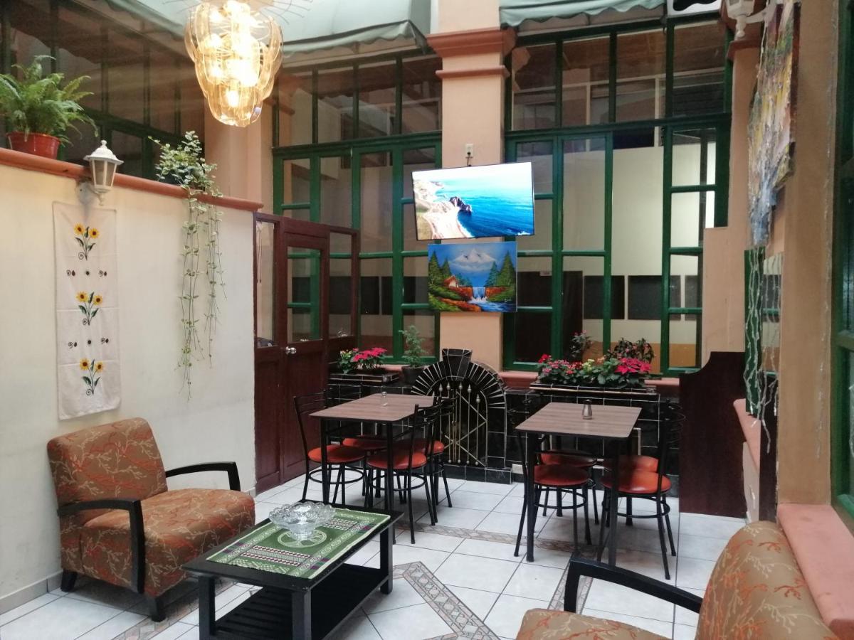 Hostal Victoria Quito Zewnętrze zdjęcie