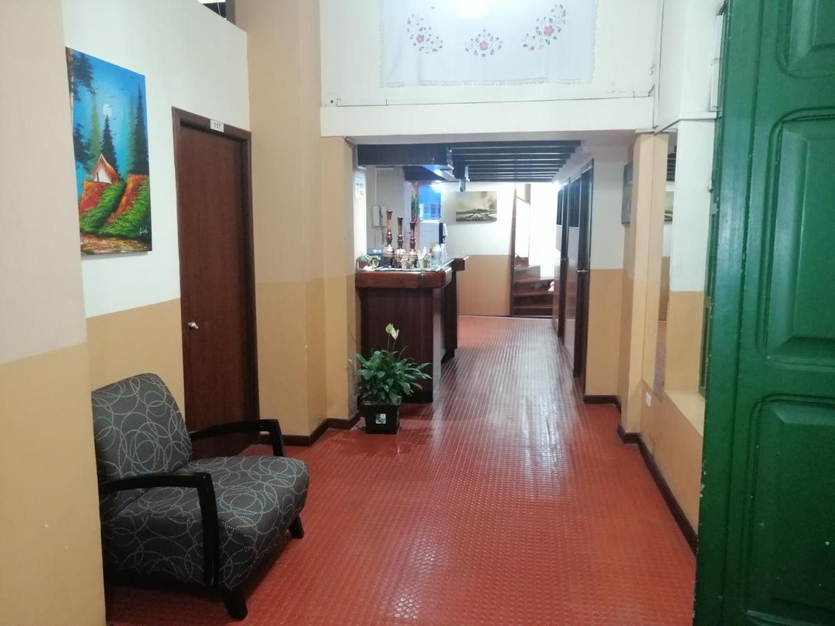 Hostal Victoria Quito Zewnętrze zdjęcie