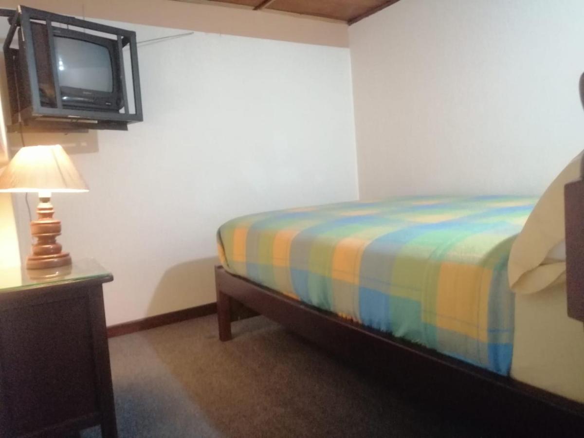 Hostal Victoria Quito Zewnętrze zdjęcie